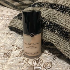 Giorgio Armani lasting silk UV foundation